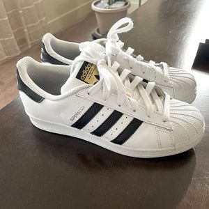 ❗️SOLD❗️Women’s Adidas Superstar